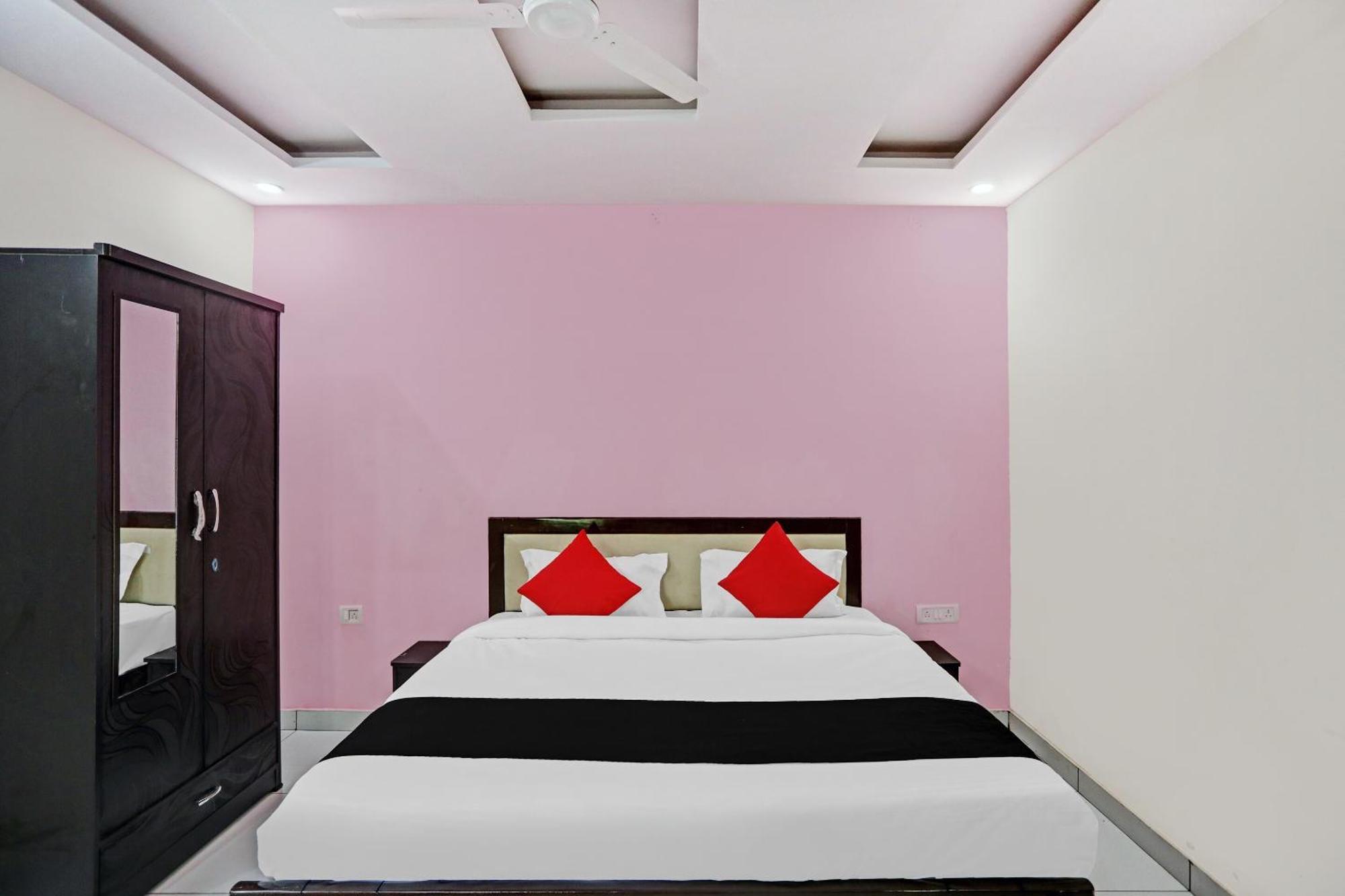 Capital O Friends Zone The Guest House Большая Нойда Экстерьер фото